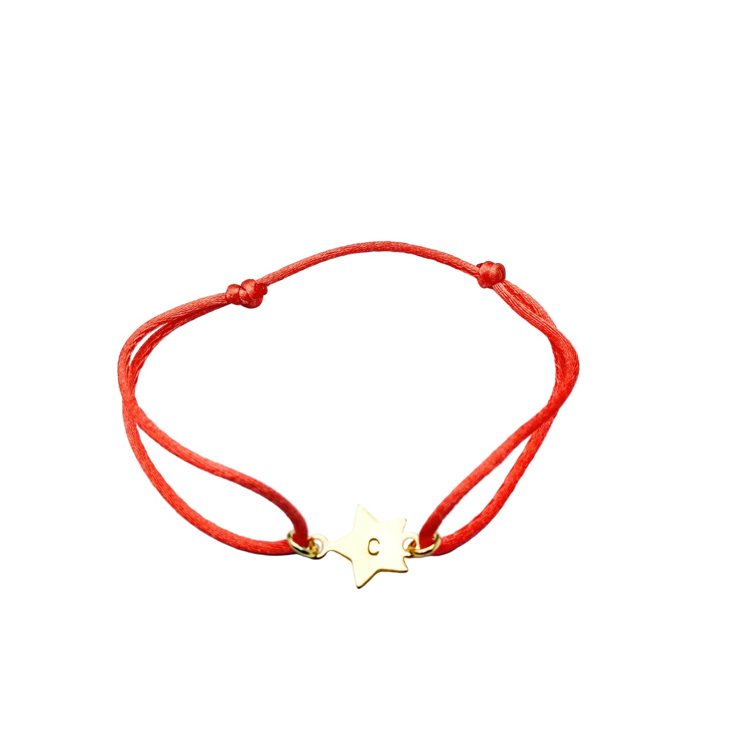 gouden ster met initiaal armband, totaal gepersonaliseerd. Unieke letter op ieder armbandje en een regenboog aan kleuren voor het satijnenkoord bij dit unieke armbandje - gepersonaliseerde sieraden van lux & luz