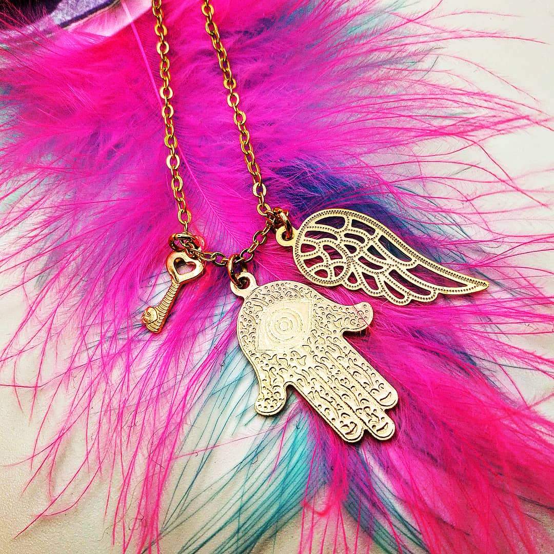 engel ketting - gouden halsketting met engel vleugel hanger - unieke en persoonlijke sieraden - online shop lux & luz - your jewelry