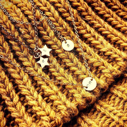 gepersonaliseerde gouden ketting met initiaal - persoonlijke en unieke sieraden van lux & luz