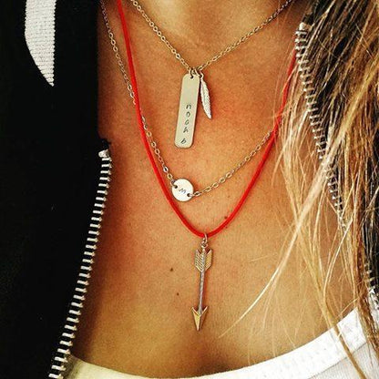 Gepersonaliseerde 14k gold filled naam tag ketting met verticale hanger, vervaardigd met made-to-order precisie in het lux & luz atelier.
