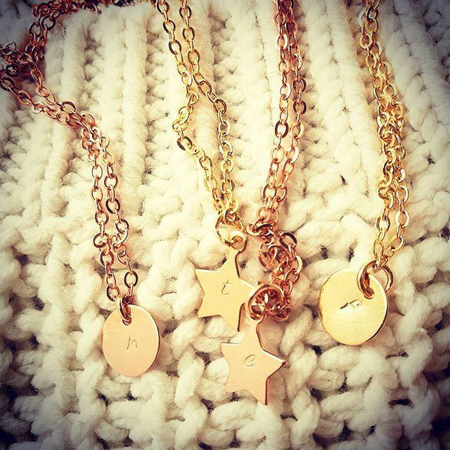 gepersonaliseerde sieraden - ketting met initiaal van goud of rosegoud - sieraden van lux & luz