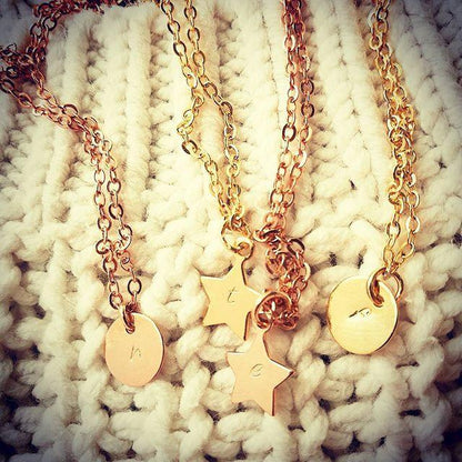 gepersonaliseerde sieraden - ketting met initiaal van goud of rosegoud - sieraden van lux & luz