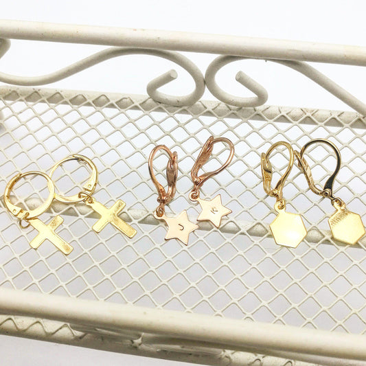 Kruis oorbellen van goud - unieke sieraden shop je online bij lux & luz