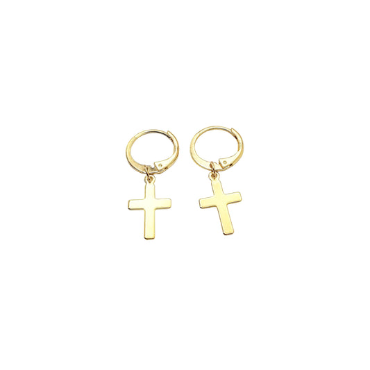 Minimalistische gouden kruis oorbellen van waterproof goud, handgemaakte nikkelvrije sieraden door lux & luz.