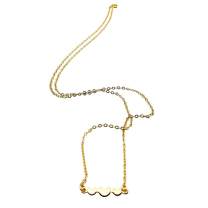 maan ketting - ketting met 3 kleine maantjes op een rij - halsketting van gold filled goud - online unieke sieraden shoppen bij lux & luz - your jewelry