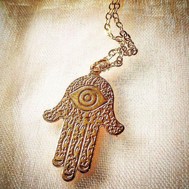ketting met hamsa hand - hand van fatima - gouden en unieke kettingen shop je online bij lux & luz