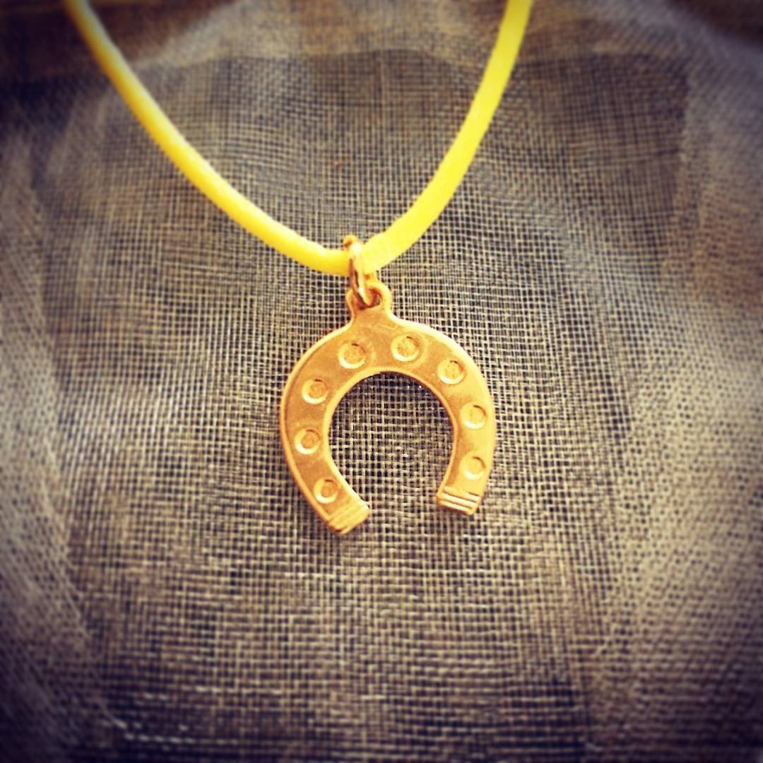 hoefijzer ketting goud - sieraden van lux & luz - shop unieke kettingen - your jewelry