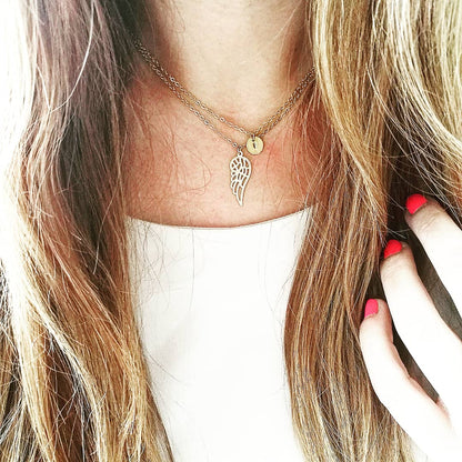 lux & luz gepersonaliseerde ketting goud met initiaal en vleugel van een engel hanger - gepersonaliseerde ketting met 2 hangers