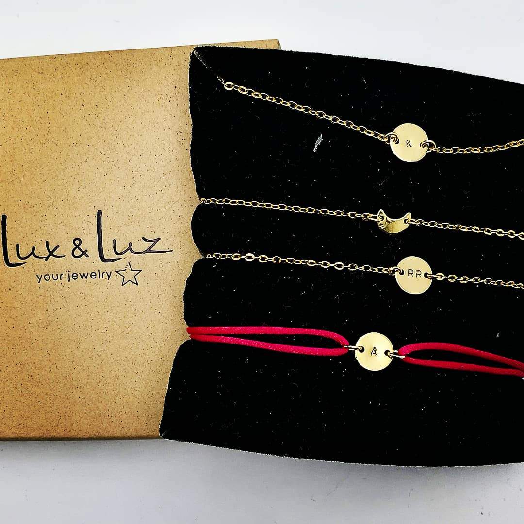 maan ketting - gouden ketting met maantje - shop unieke sieraden online bij lux & luz - creëer je eigen sieraden online