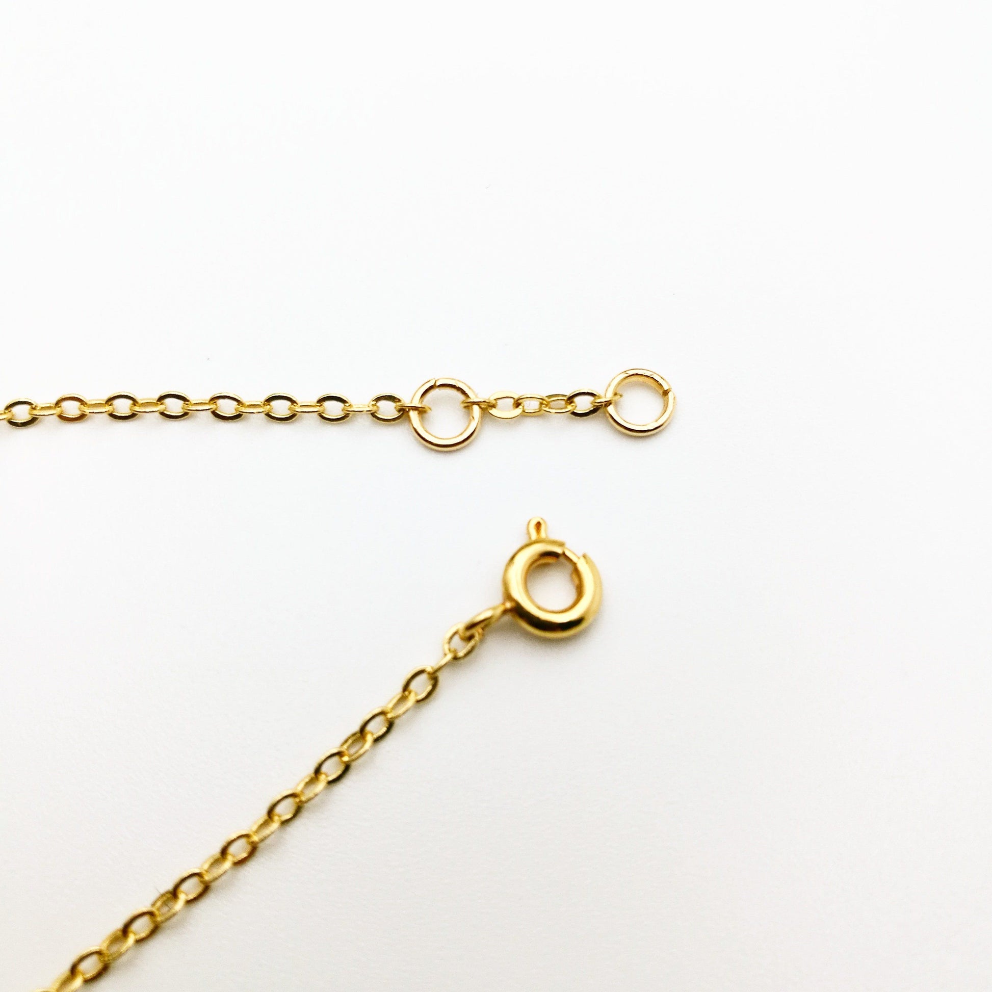 close-up van sluiting van boho pijl armband - lux & luz - your jewelry
