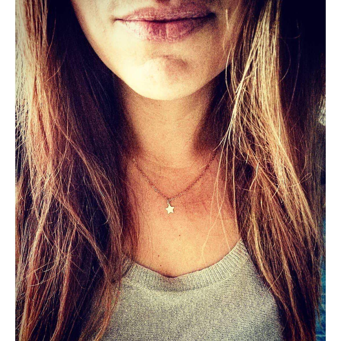 ster ketting - ketting met gouden sterretje - online bijzondere sieraden shoppen - lux & luz